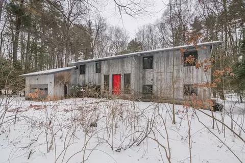 11 Overlook Dr, Amherst, MA 01002