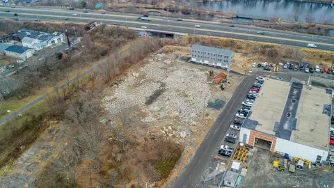 000 Lawrence, Fall River, MA 02721