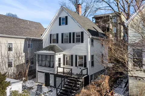 11 Round Hill St, Jamaica Plain, MA 02130