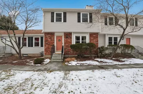1 Robin Cir #2, Norton, MA 02766