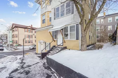13-15 Sterling St, Worcester, MA 01610