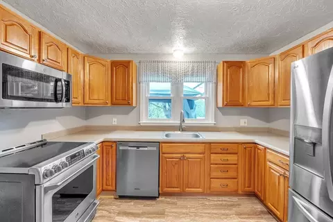 22 Lanark St, Worcester, MA 01603 photo 3