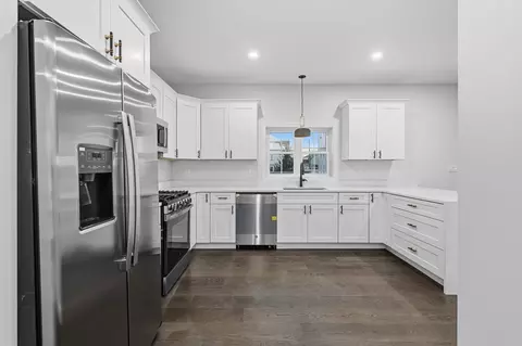 Entry Way - 138 Eighteenth St, Fall River, MA 02723 photo 2 of 10