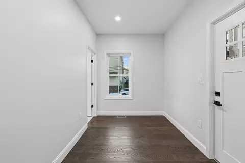 Entry Way - 138 Eighteenth St, Fall River, MA 02723 photo 4 of 10