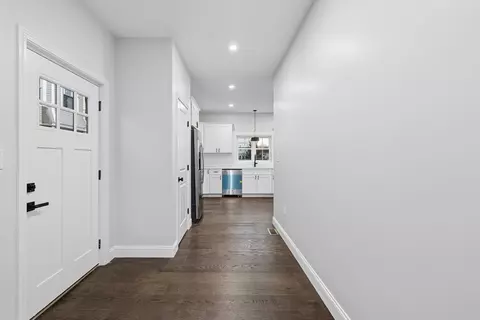 Entry Way - 138 Eighteenth St, Fall River, MA 02723 photo 1 of 10