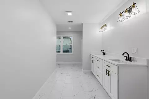 Bath - 138 Eighteenth St, Fall River, MA 02723 photo 3 of 6