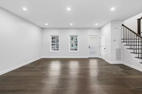Living - 138 Eighteenth St, Fall River, MA 02723 photo 4 of 5