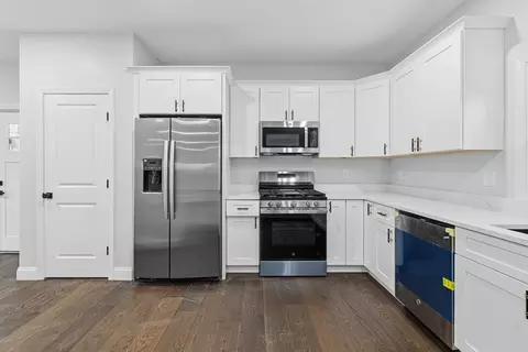 Entry Way - 138 Eighteenth St, Fall River, MA 02723 photo 3 of 10