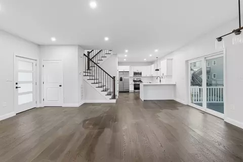 Living - 138 Eighteenth St, Fall River, MA 02723 photo 2 of 5