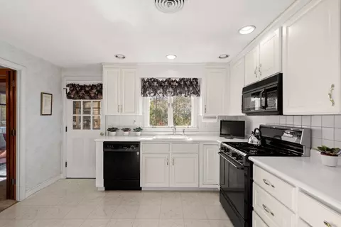 36 Cedarcrest Rd, Canton, MA 02021 photo 3