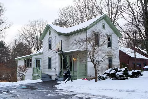 53 E Center St, Leeds, MA 01053