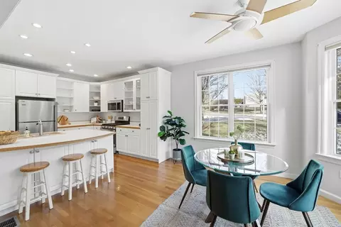 49 Braeburn Ln #49, Ashland, MA 01721