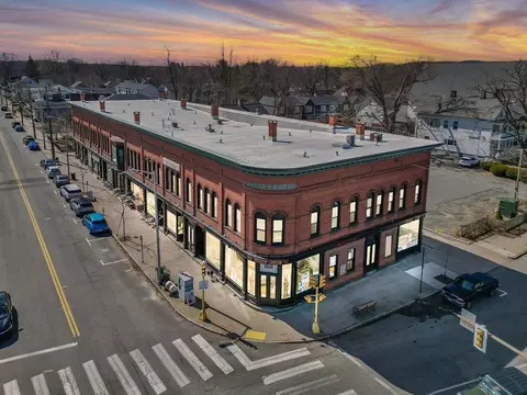 76 Maple St, Florence, MA 01062