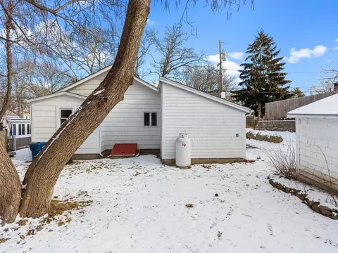 Exterior - 2 Oakdale St, Wareham, MA 02571 photo 2 of 6