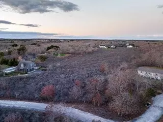25 Coffins Field Rd, Edgartown, MA 02539