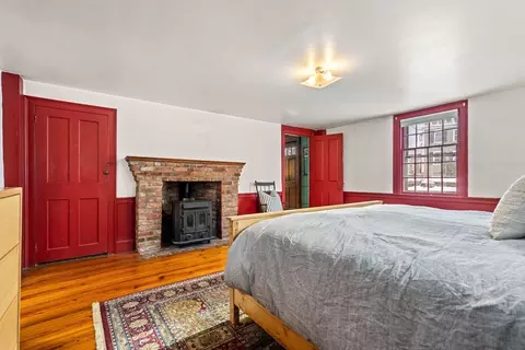 Bedroom - 4 Thorndike St, Dunstable, MA 01827 photo 2 of 6
