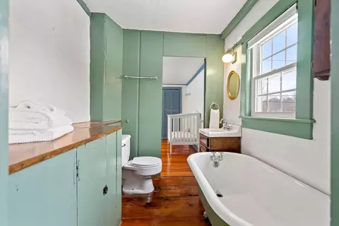 Bath - 4 Thorndike St, Dunstable, MA 01827 photo 2 of 3