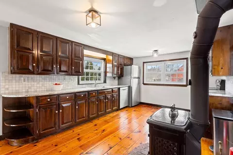 Kitchen - 4 Thorndike St, Dunstable, MA 01827 photo 2 of 3