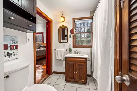 Bath - 4 Thorndike St, Dunstable, MA 01827 photo 1 of 3