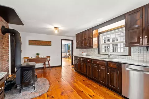 Kitchen - 4 Thorndike St, Dunstable, MA 01827 photo 1 of 3