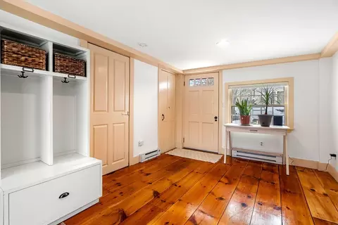 Entry Way - 4 Thorndike St, Dunstable, MA 01827 photo 2 of 4