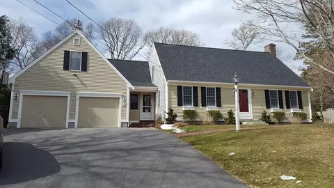29 Oak Ridge Rd, Osterville, MA 02655