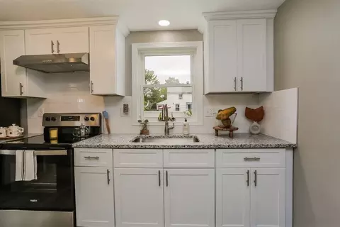 251 Edendale St, Springfield, MA 01104 photo 9