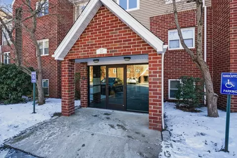 25 Longworth Ave #14, Brockton, MA 02301
