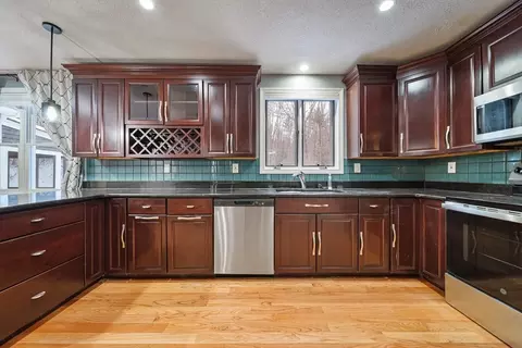 18 Lorri Rd, Derry, NH 03038 photo 6