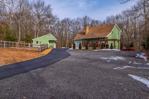 8 Longview Ave, Webster, MA 01570 photo 3