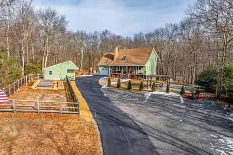8 Longview Ave, Webster, MA 01570 photo 2