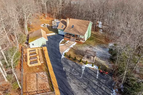 8 Longview Ave, Webster, MA 01570