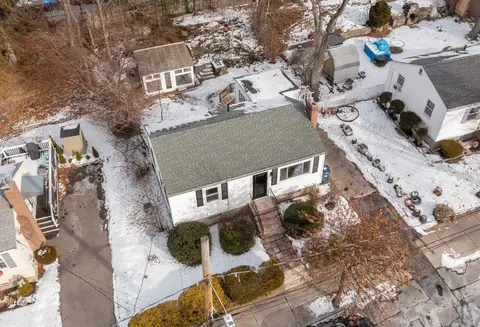 10 Van Brunt St, Hyde Park, MA 02136
