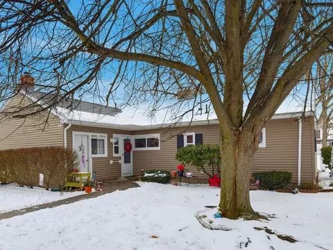 37 Greenwood Ter #37, Chicopee, MA 01022
