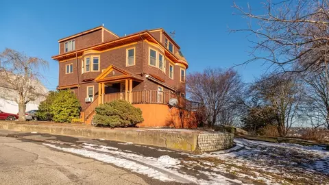 5 Marshfield St, Gloucester, MA 01930 photo 3