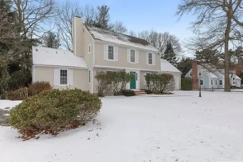 38 Fairway Dr, Attleboro, MA 02703