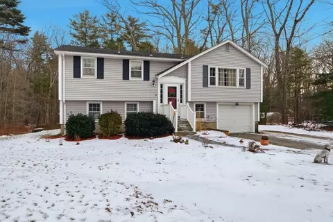 14 Seabrook Rd, Salisbury, MA 01952