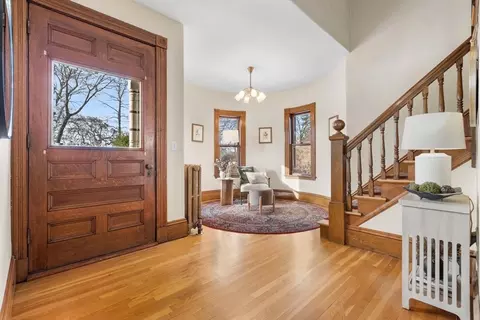 Entry Way - 129 High St, Reading, MA 01867 photo 1 of 4