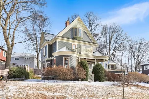 Exterior - 129 High St, Reading, MA 01867 photo 5 of 11