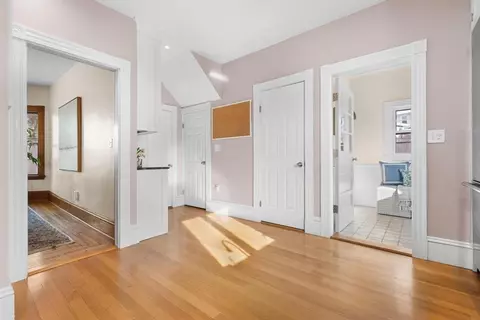 Entry Way - 129 High St, Reading, MA 01867 photo 3 of 4