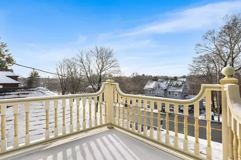 Exterior - 129 High St, Reading, MA 01867 photo 9 of 11