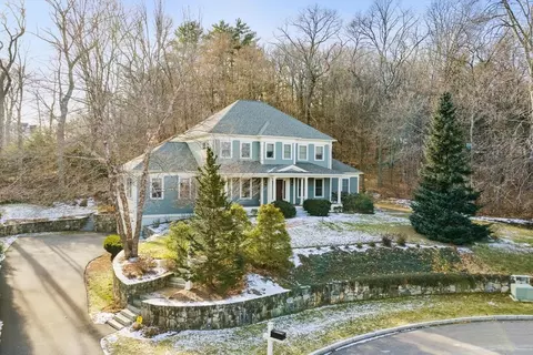 10 Luongo Farm Ln, Lexington, MA 02421