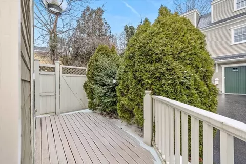 Exterior - 83 North St #83, Hingham, MA 02043 photo 2 of 3