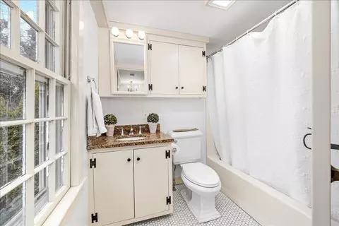 Bath - 83 North St #83, Hingham, MA 02043 photo 2 of 3
