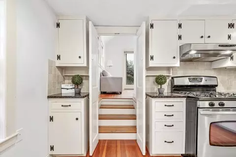 Entry Way - 83 North St #83, Hingham, MA 02043 photo 2 of 5