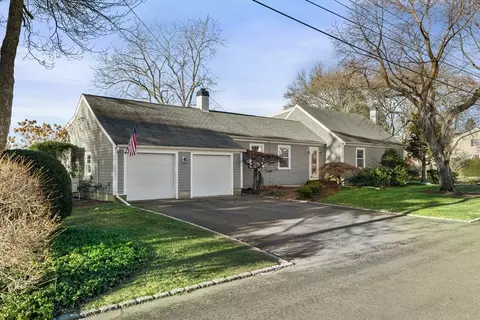 7 Elm Ter, Dartmouth, MA 02748