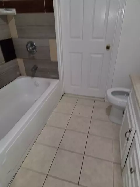 Bath - 47 Birch St, Worcester, MA 01603 photo 2 of 3
