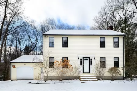 224 Podunk Rd, Sturbridge, MA 01566