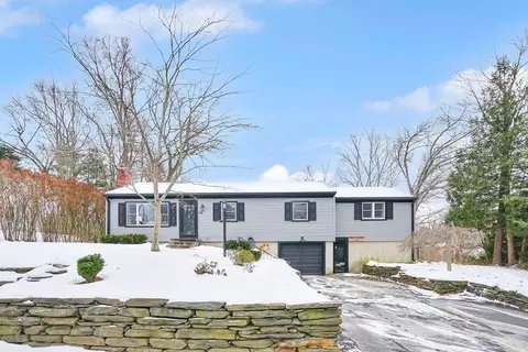 14 Briarcliff Dr, Agawam, MA 01030