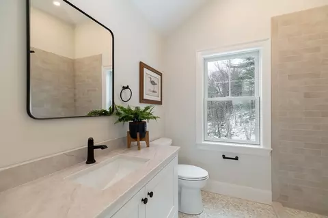 Bath - 5 Samoset Rd #B, Gloucester, MA 01930 photo 3 of 4